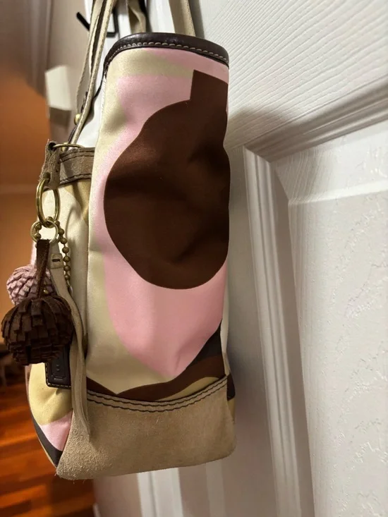 Coach VINTAGE G05M-8F33 Hamptons Optic Scarf Print w Tan Suede Bottom Tote EUC - Picture 6 of 15